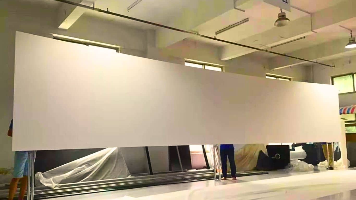 How to make a flat projector screen